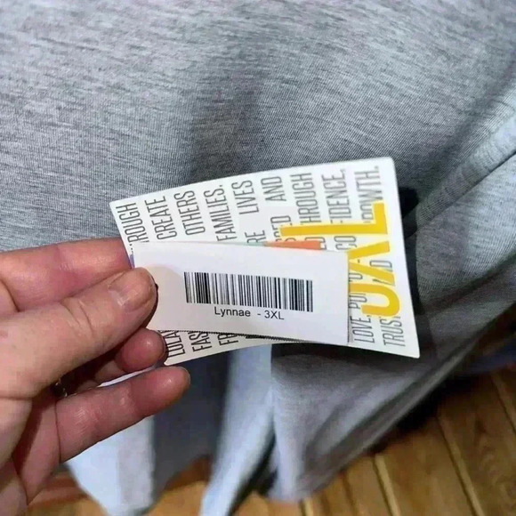 Lularoe small pearl grey Perfect T. NWT yummy cotton ,, poly, spandex - Picture 8 of 8